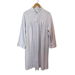 Miss Elaine Classics Soft Fleece Robe Full Zip Embroidered Pockets‎ Lavender L